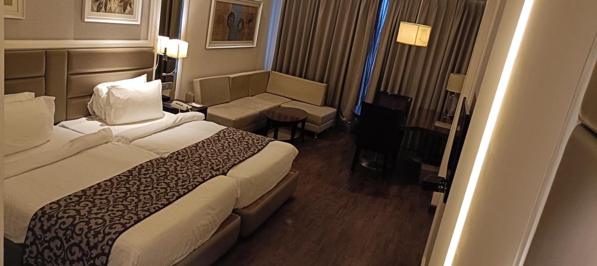 Singhania Sarovar Portico Raipur  Ngoại thất bức ảnh