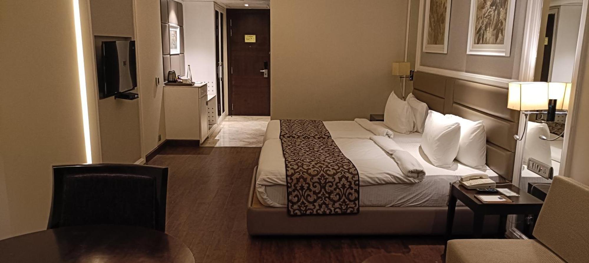 Singhania Sarovar Portico Raipur  Ngoại thất bức ảnh